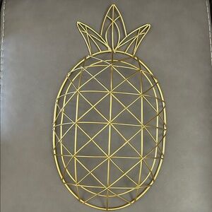 Gold Pineapple Wire Wall Decor